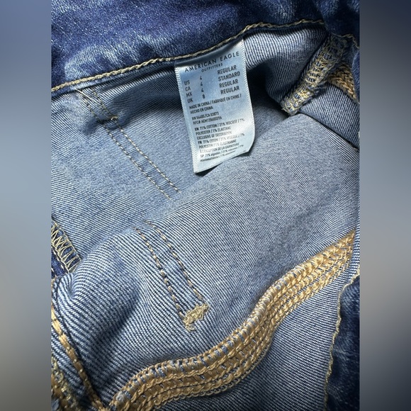 Size 4 American eagle wide front pocket. Skinny Jean frayed bottoms. No holes - Picture 3 of 3